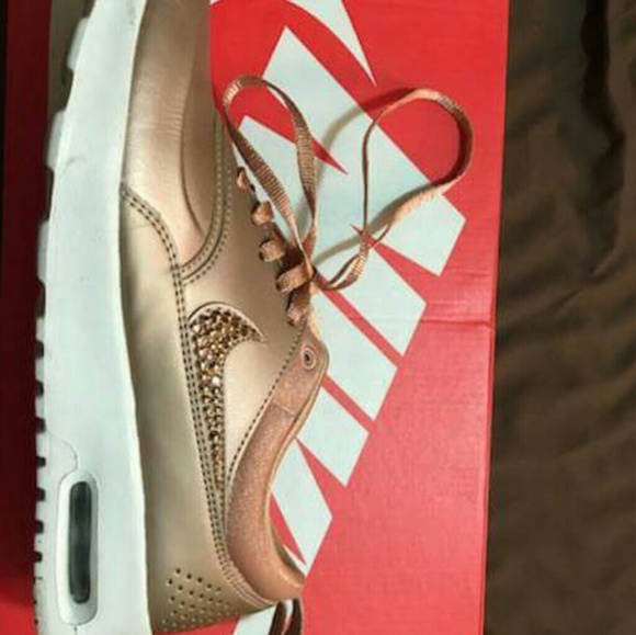 Nike woman tennis shoes - Picture 2 of 3